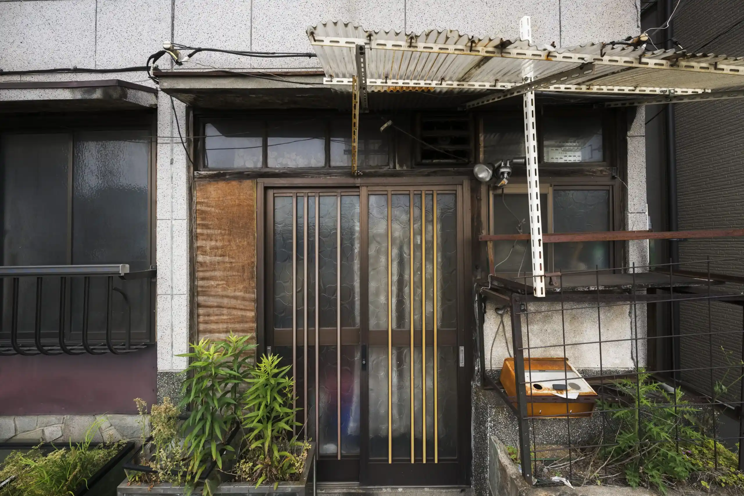 abandoned-house-with-old-door-scaled_11zon